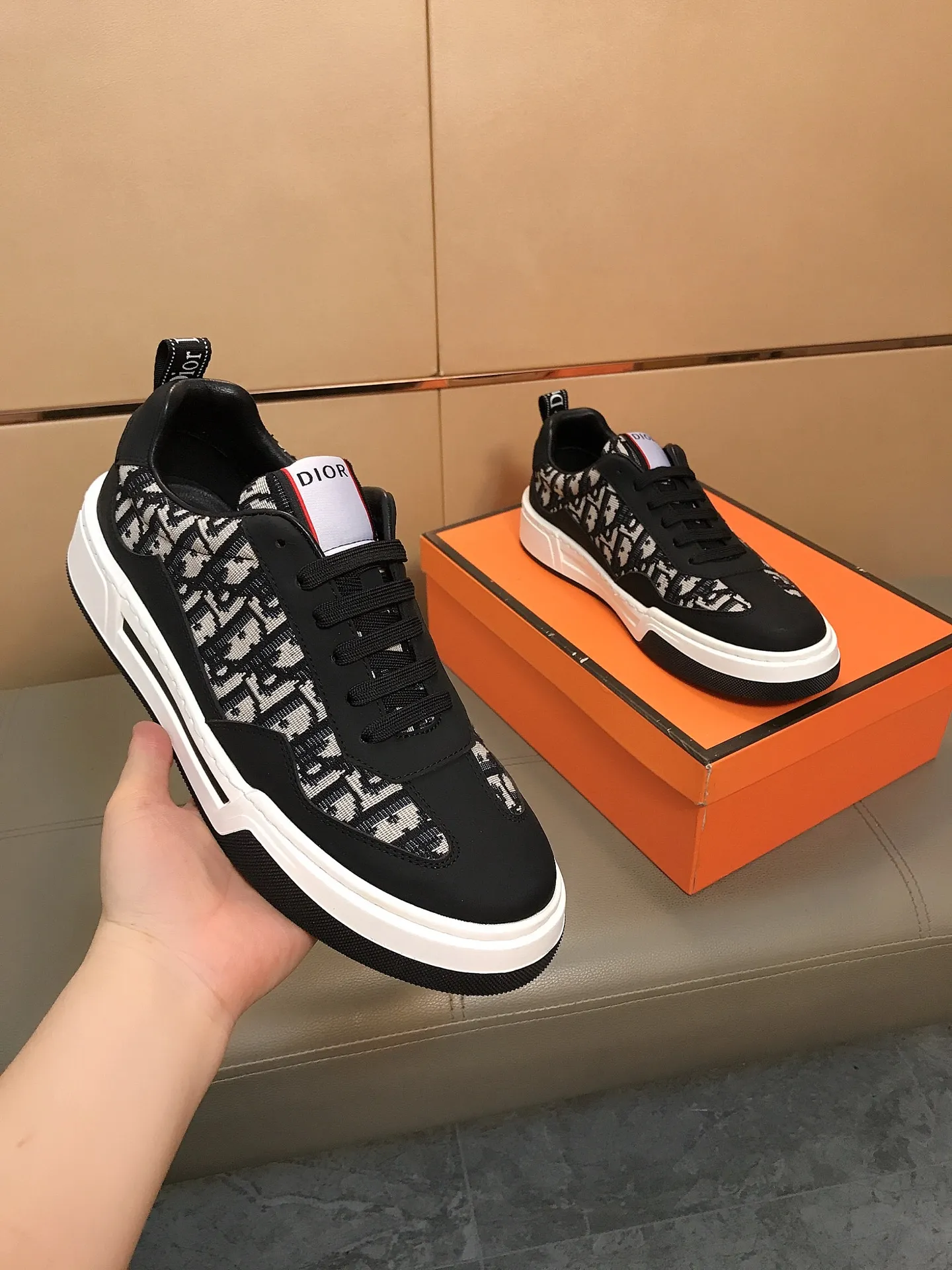 Factory price 400 ↔️↔️ (Dior) new men's casual sports shoes 👣 Full of charm, luxury style gentleman shoes. Upper: Made of imported Italian cowhide + printed fabric, sheepskin lining. Branded wear-resistant soles; with classic logos💋The whole pair of shoes is fashionable and casual yet high-end style🎈🎈Size: 38-44
